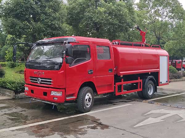 东风5吨消防洒水车