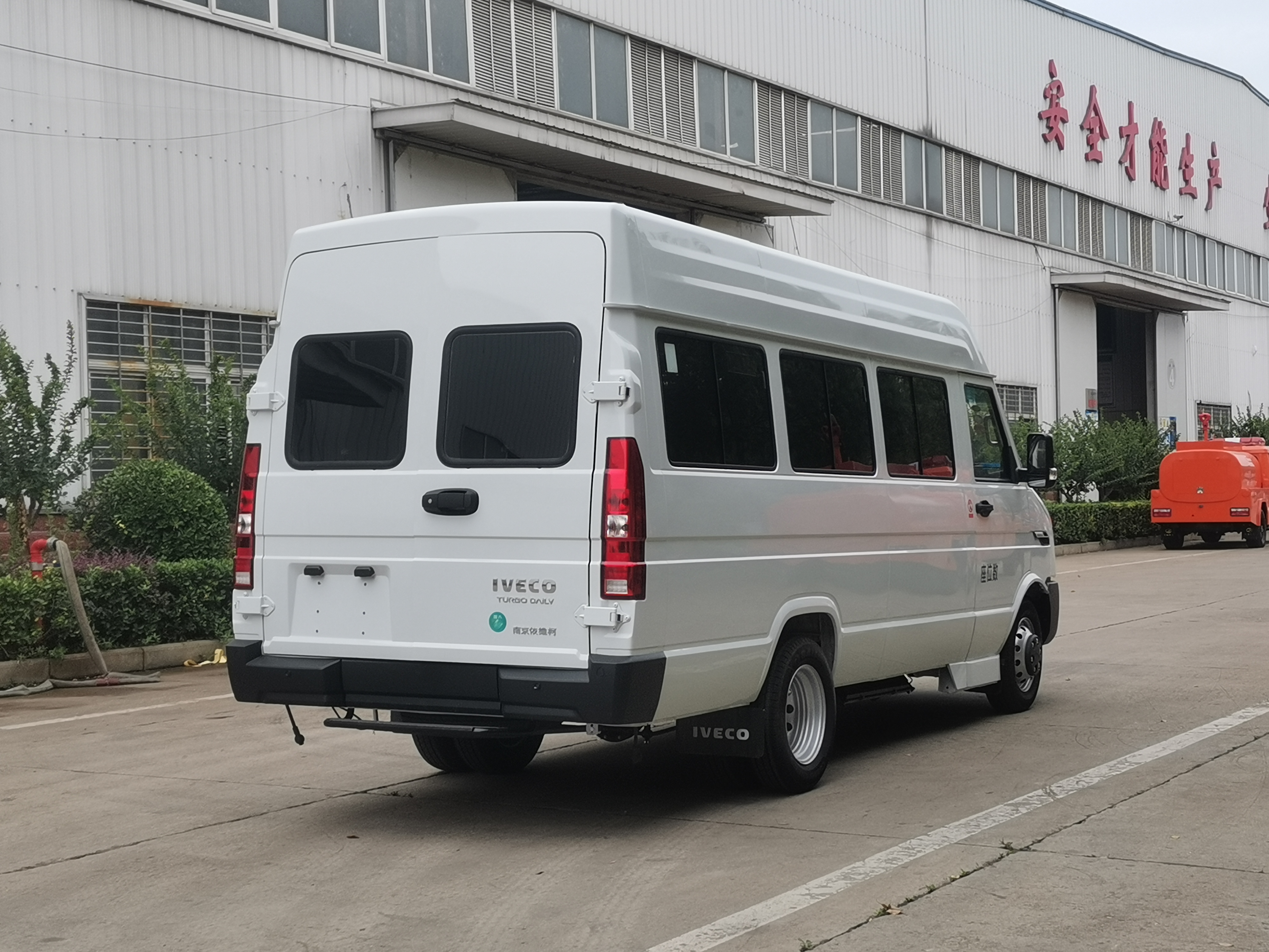 依维柯运兵车